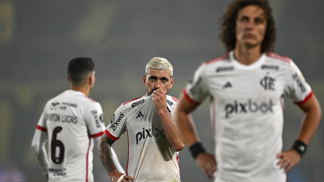 Jogadores do Flamengo lamentam eliminação para o Peñarol