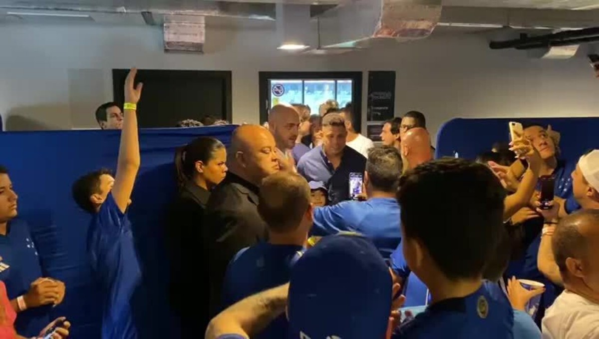Após Cruzeiro x Palmeiras, Ronaldo é tietado por torcida e Abel Ferreira no Mineirão: Fã número 1