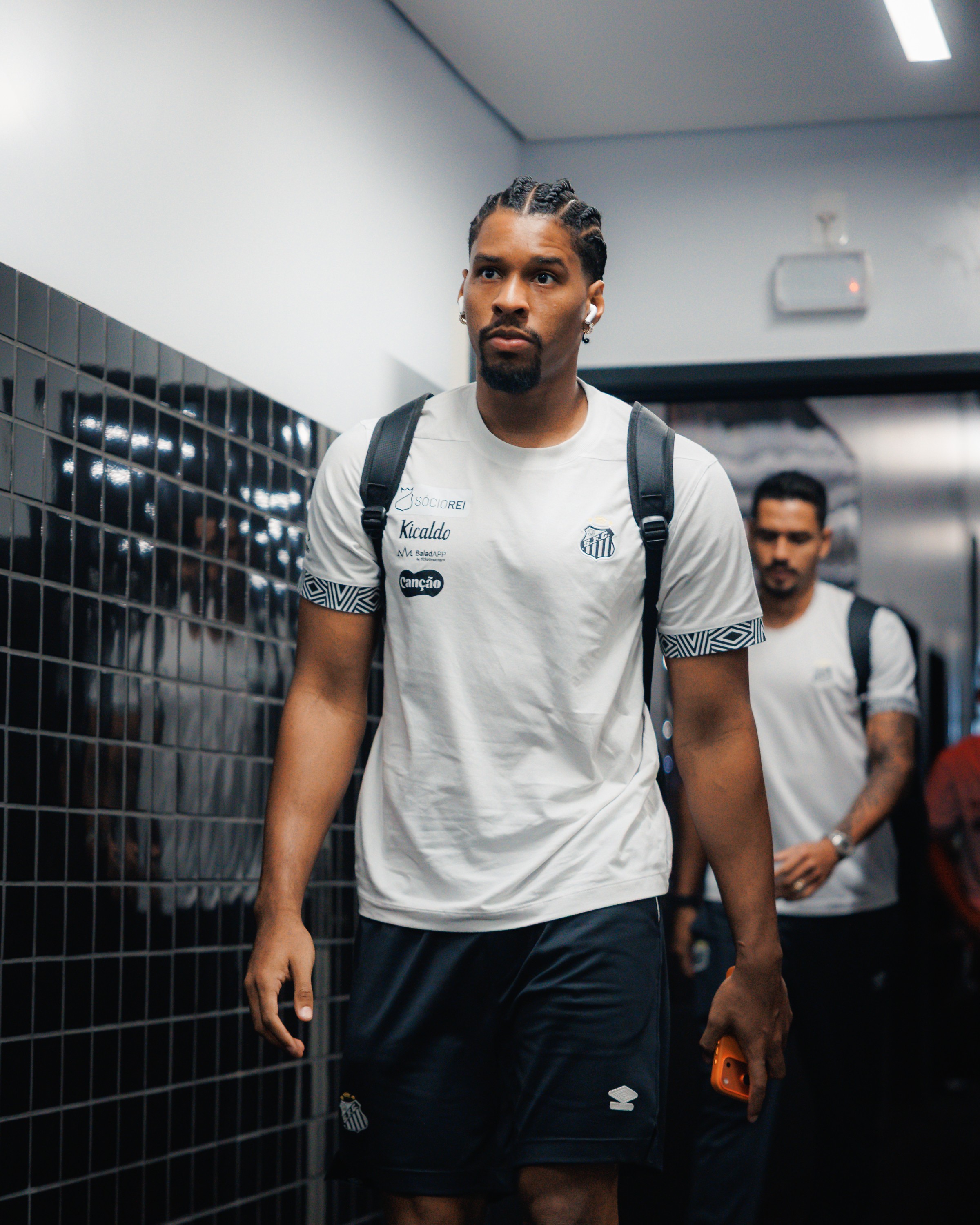 Comissão técnica do Santos terá conversa sobre Diógenes após nova falha do goleiro