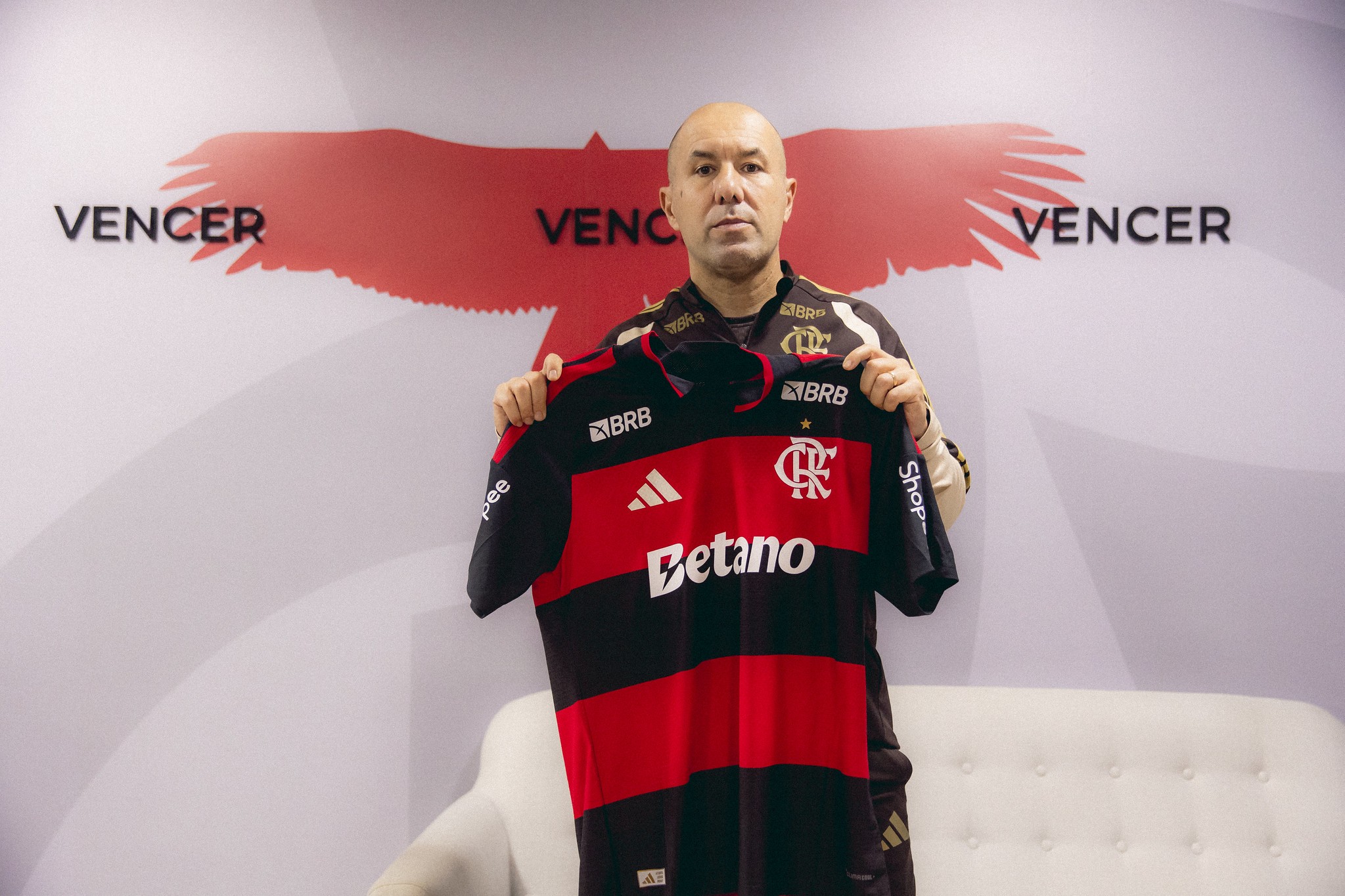 Flamengo anuncia a contratação do técnico Leonardo Jardim