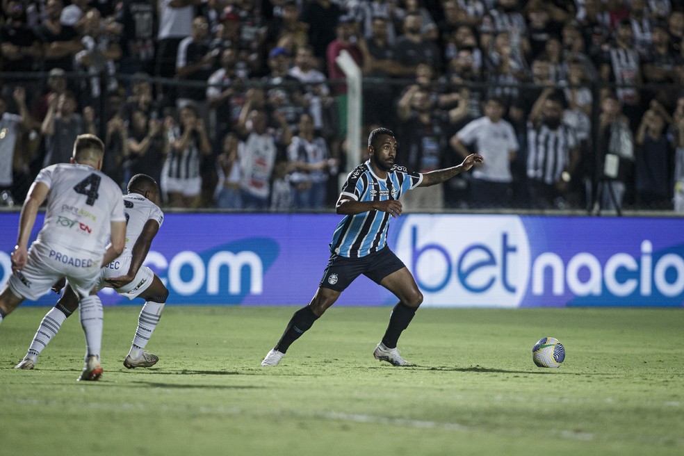 Galdino foi um dos destaques do empate do Grêmio