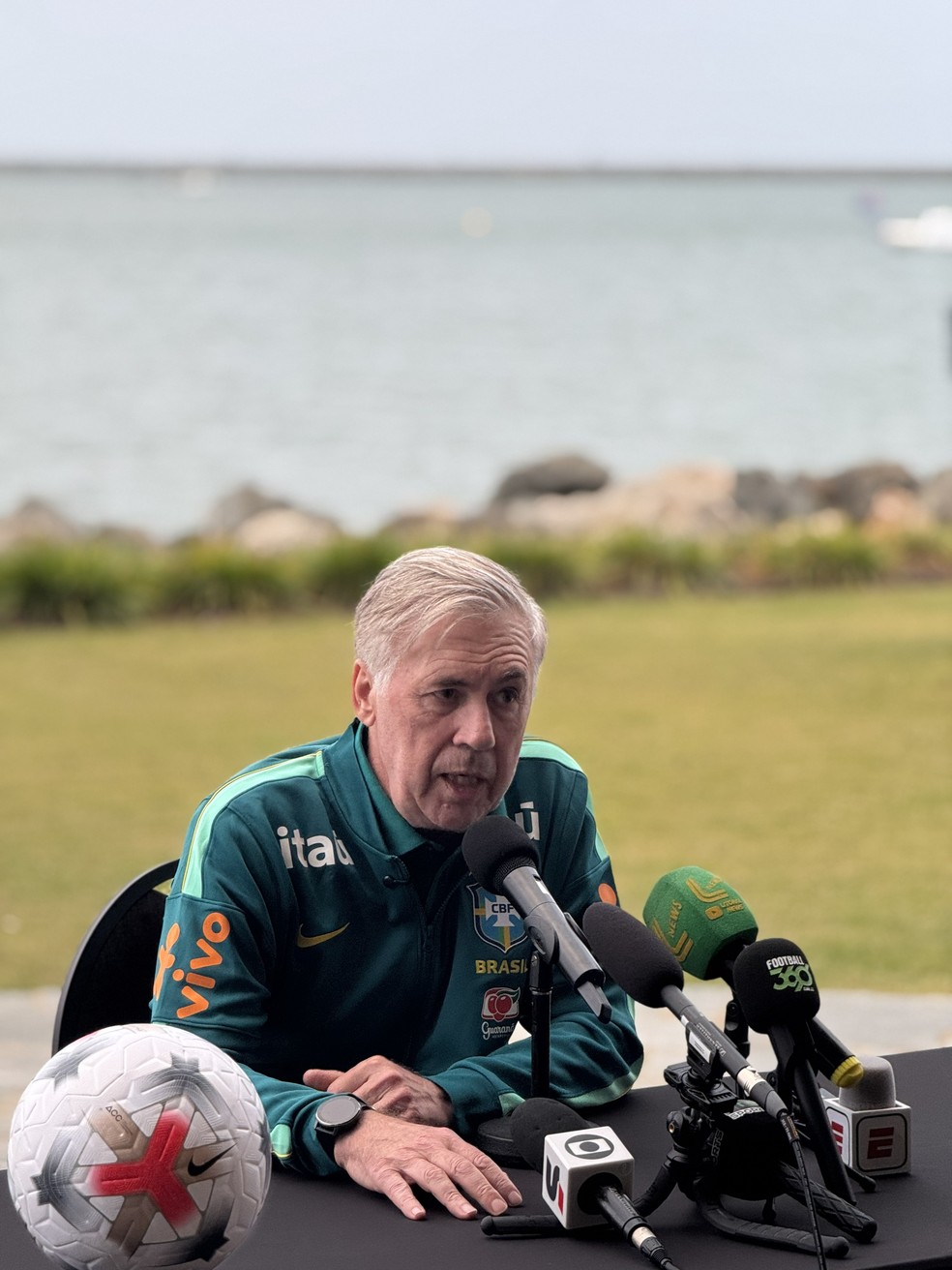 Ancelotti confirma Vini Jr., Endrick e Estêvão juntos no ataque do Brasil — Foto: Cahê Mota
