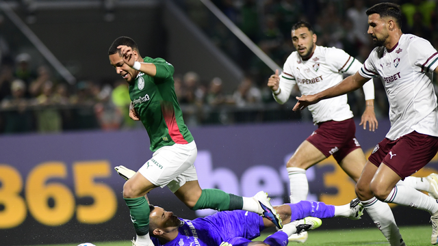 Palmeiras vence o Fluminense e segue na ponta do Brasileirão