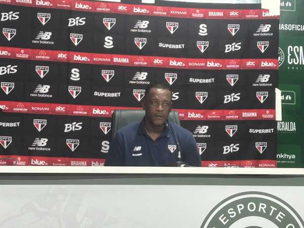 Expulso, Zubeldía falta a entrevista; auxiliar do São Paulo relata felicidade.