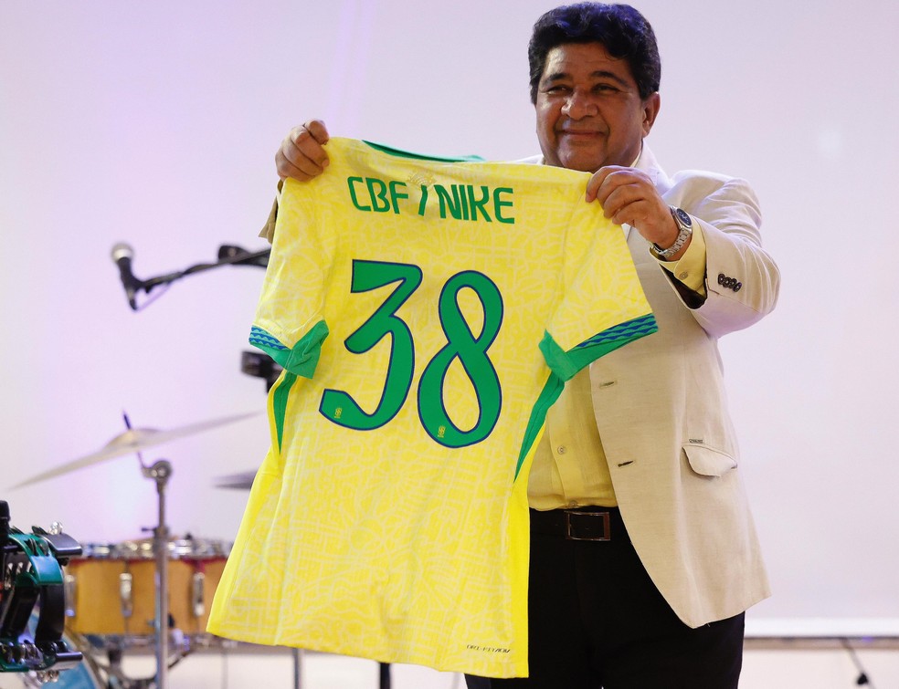 Ednaldo Rodrigues, presidente da CBF, celebra novo contrato com a Nike — Foto: Divulgação