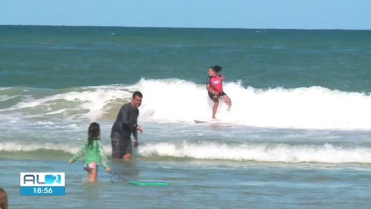 Aquecimento, cuidados com prancha... Bicampeão brasileiro dá dicasnbet91 comsegurança a surfistas - Programa: AL TV 2ª Edição 