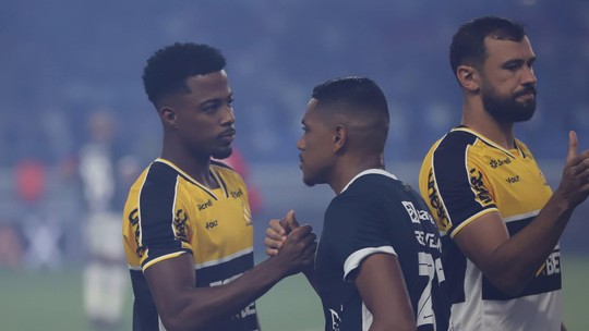 Matheus Trindade desfalca o Criciúma contra o Atlético-GO