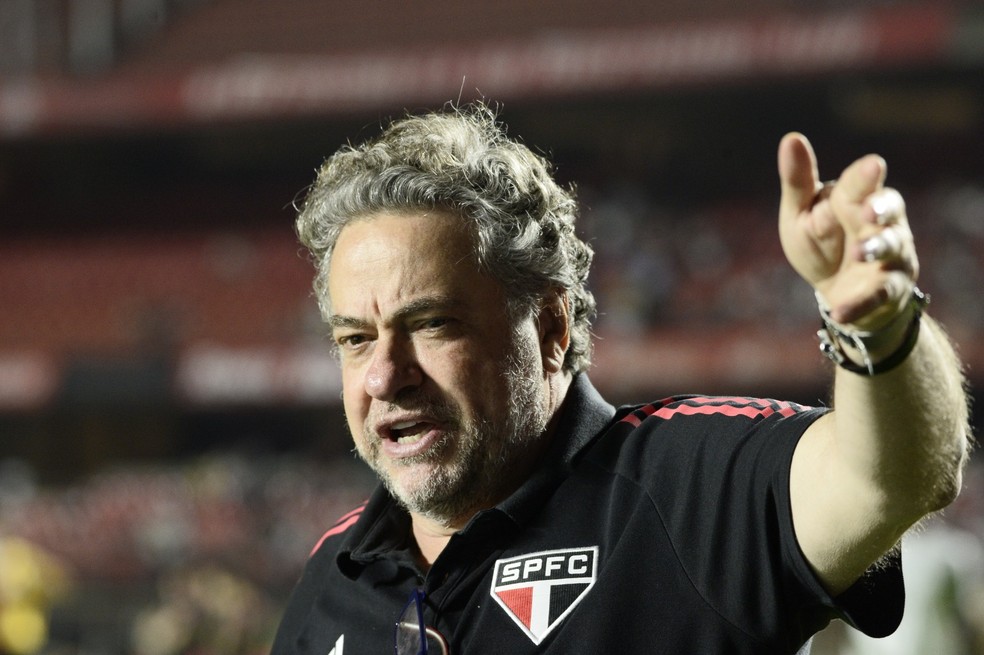 Julio Casares é reeleito presidente do São Paulo após ser único candidato -  Esportes - R7 Futebol