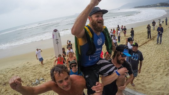 Surfista Phil Rajzman revela volta ao Brasil para superar tumorjogos de casino grátis online15 centímetros na parede do abdômen