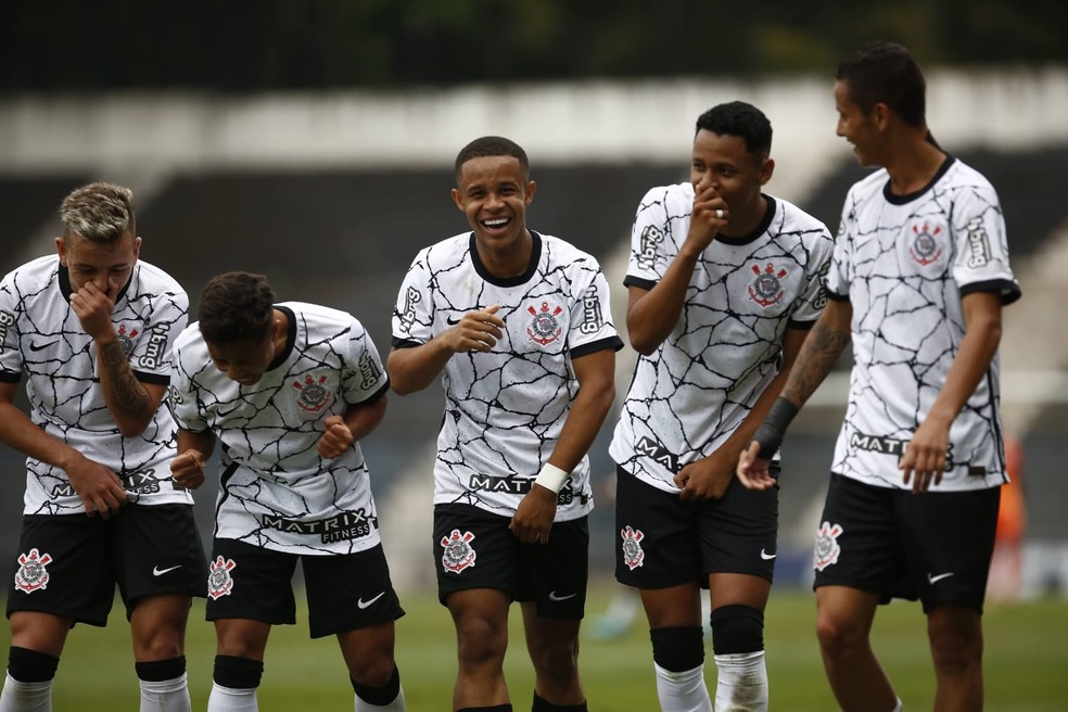 Corinthians bate Atlético-PR e é campeão do Brasileiro Sub-20 