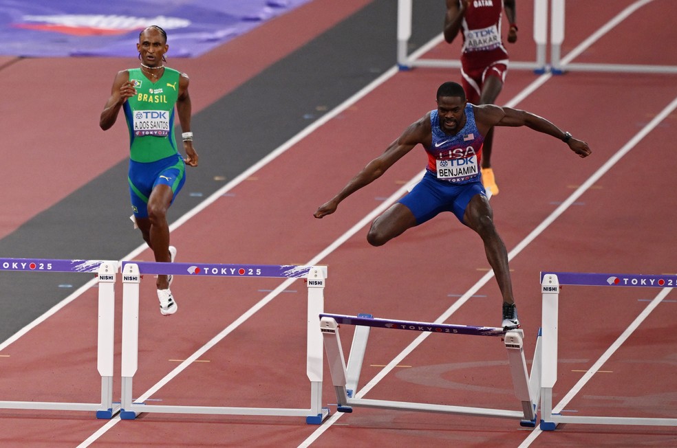 Alison dos Santos em ação na final do Mundial de Tóquio  — Foto: Reuters