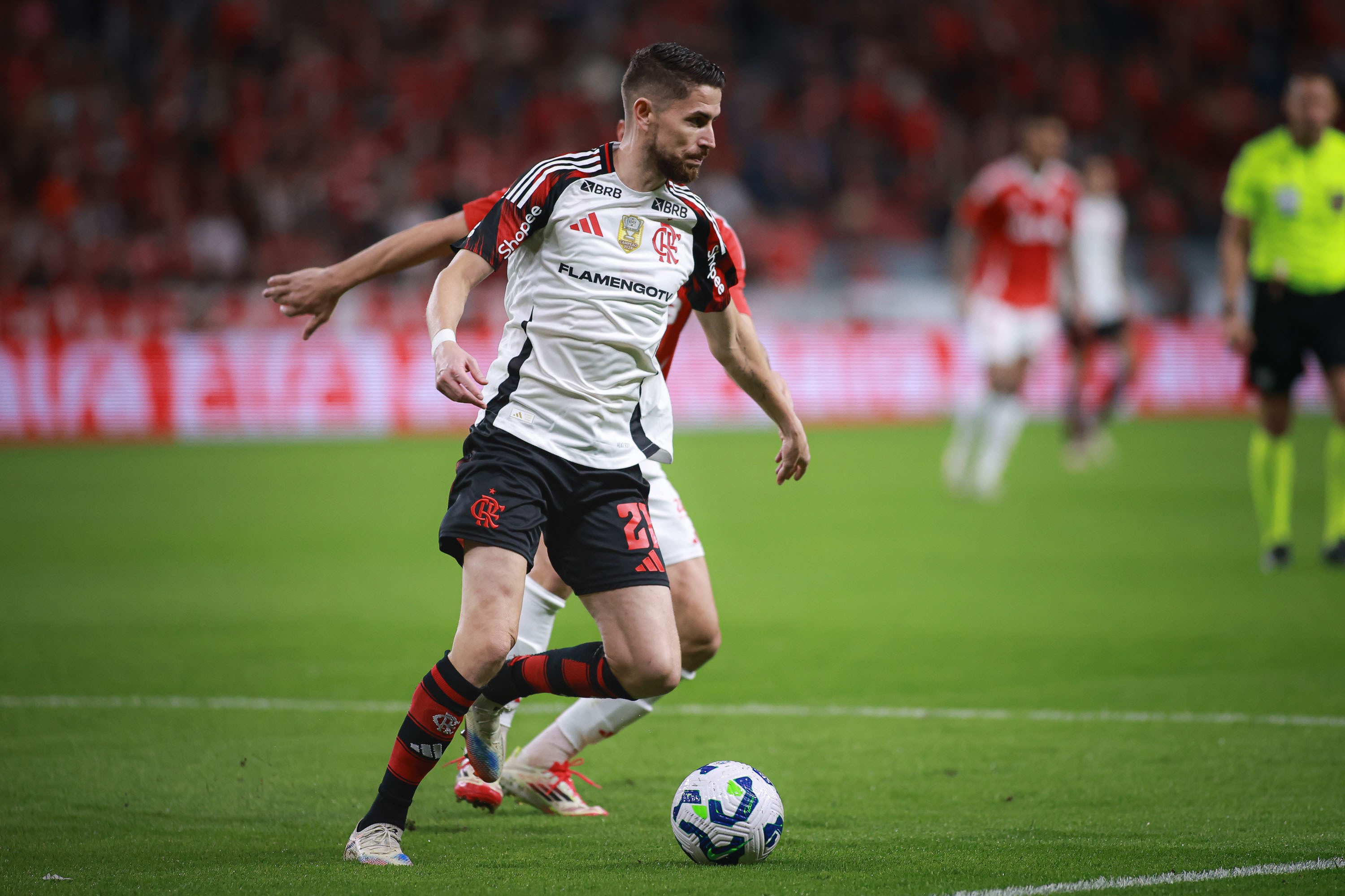 Escalação do Flamengo: Filipe Luís só tem um desfalque para o jogo contra o Vitória