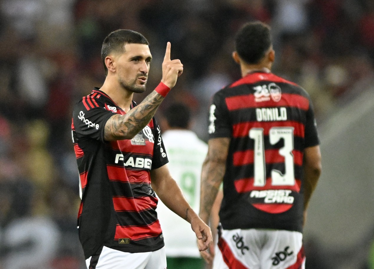 Atuações de Destaque de Arrascaeta, Danilo e Pedro na Goleada do Flamengo