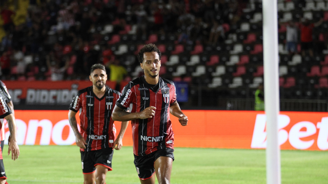 Morelli comemora gol pelo Botafogo-SP contra o Fortaleza na Série B 2026