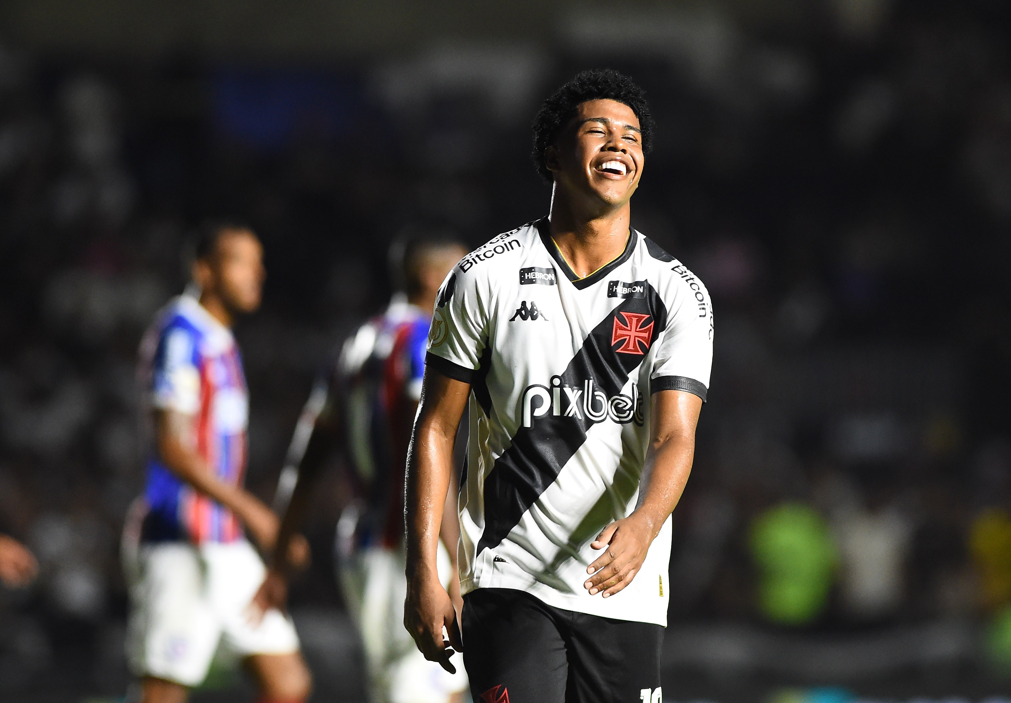 Andrey Santos se declara ao Vasco, revela música preferida da torcida e cita vontade de trabalhar com Diniz
