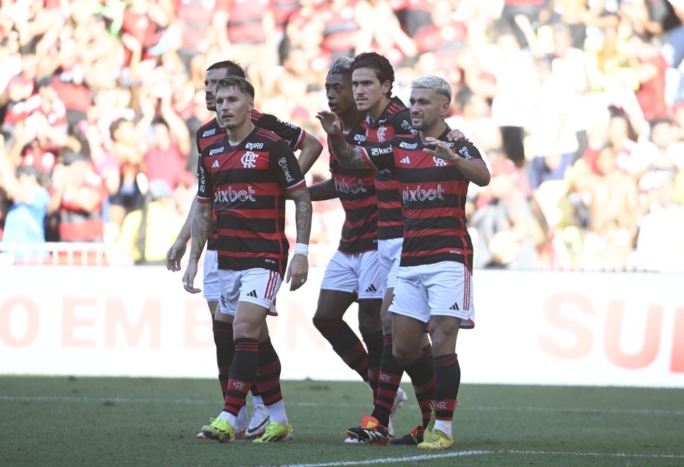 Arrascaeta comemora gol do Flamengo contra o Madureira — Foto: André Durão