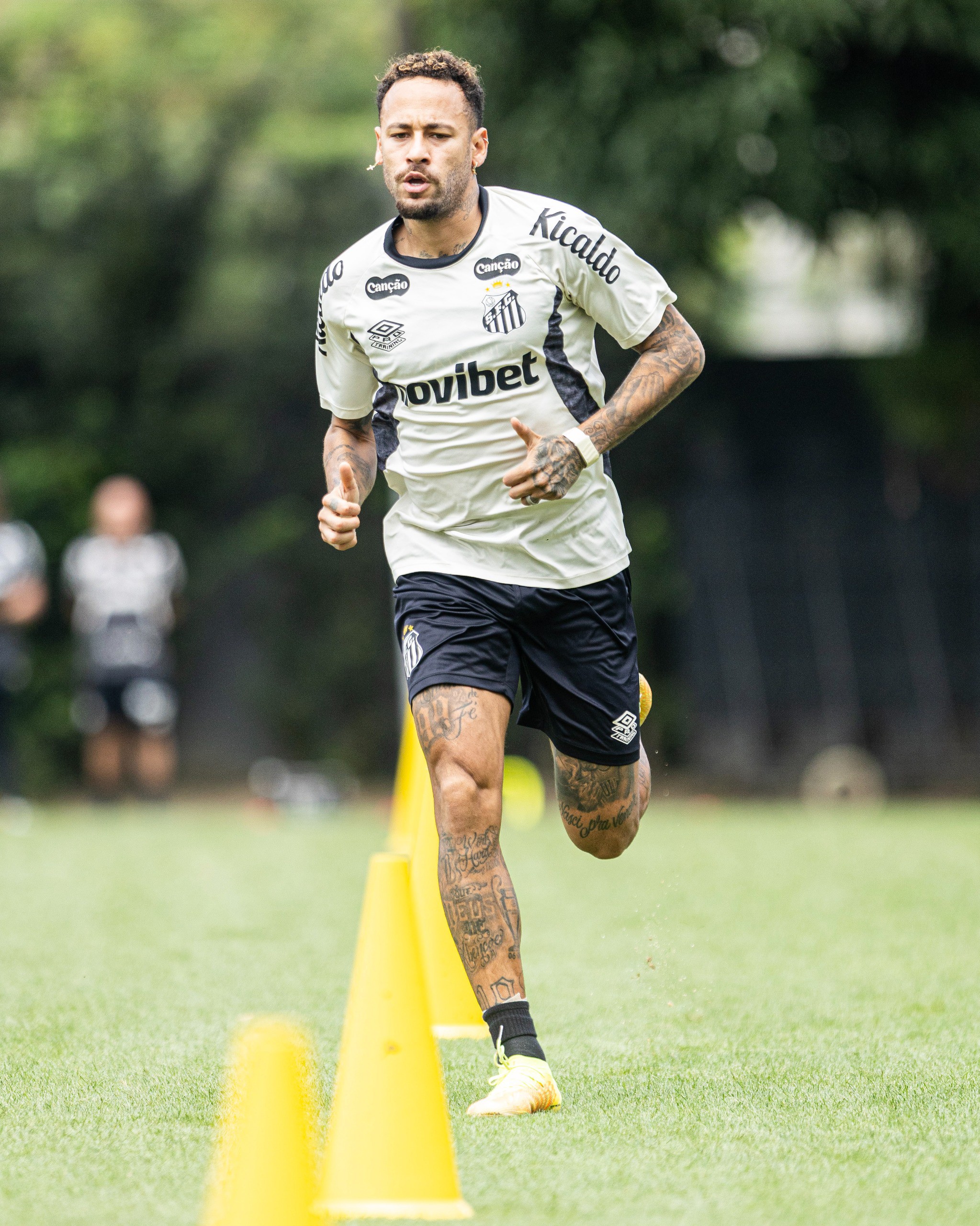 Santos suspende contrato com casa de apostas e mira patrocínios pontuais