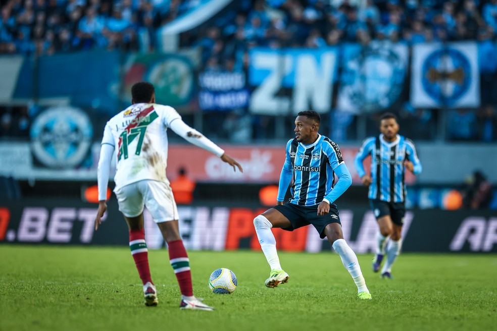 Edenilson em vitória do Grêmio sobre o Fluminense, pelo Brasileirão