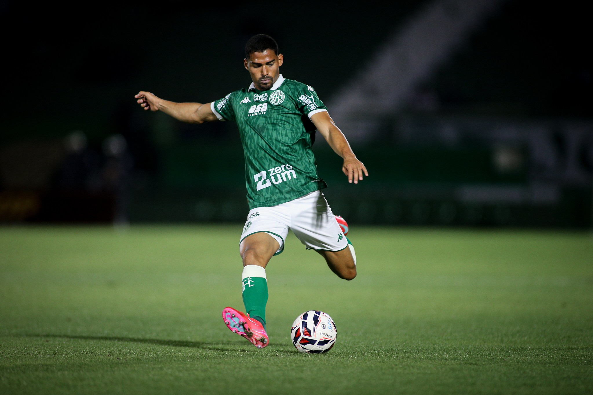 Guarani oficializa venda de Emerson Barbosa e mantém percentual do lateral