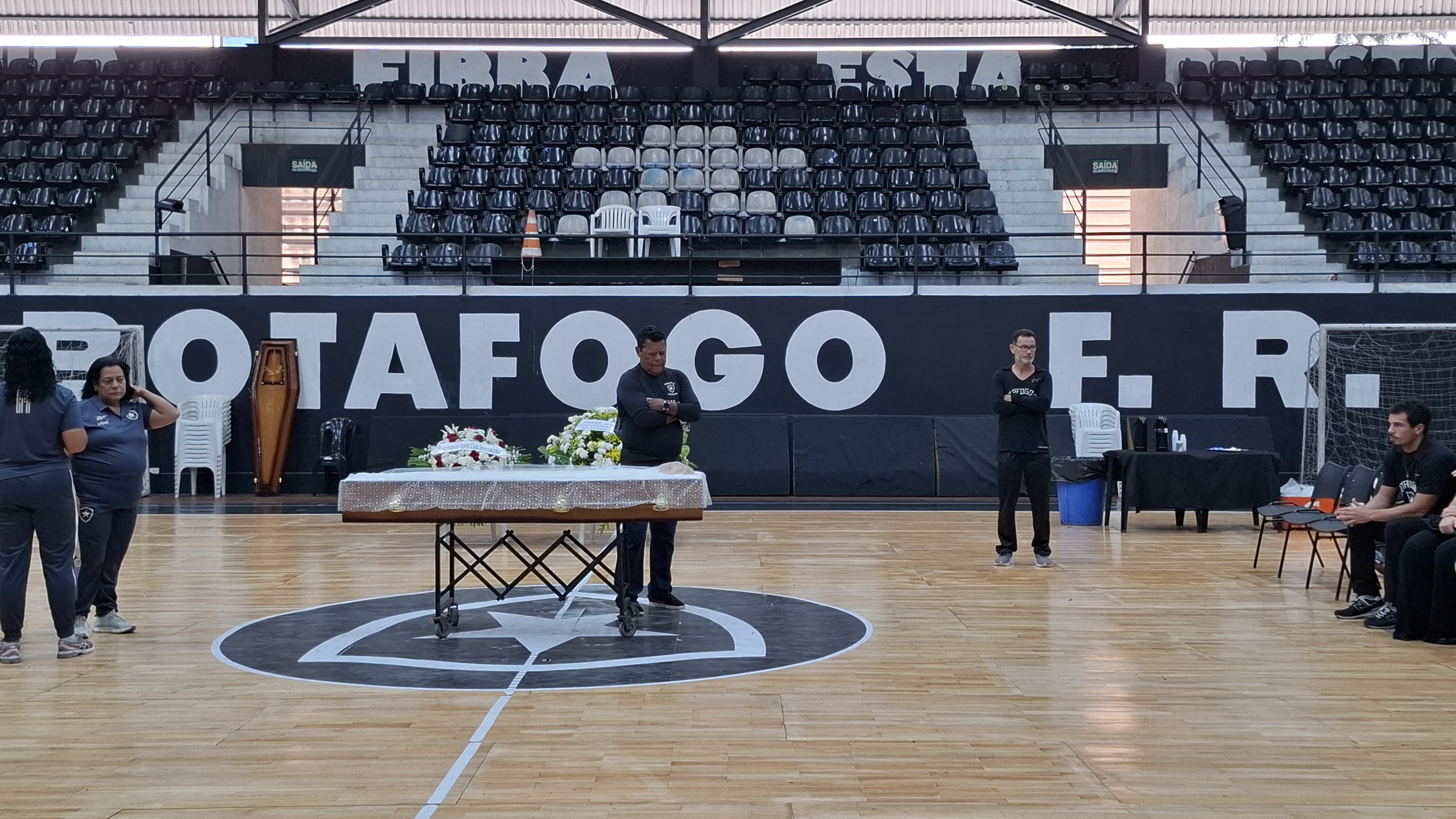 Ídolo do Botafogo, Manga é velado em General Severiano