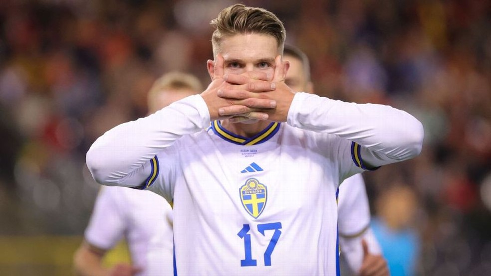Viktor Gyökeres`s signature celebration