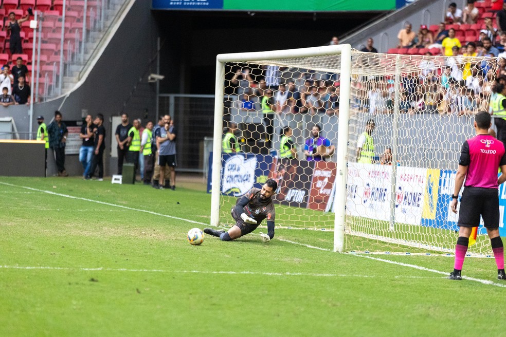 Goleiro Thiago Santos foi fundamental para a conquista do tricampeonato candango — Foto: Lucas Magalhães
