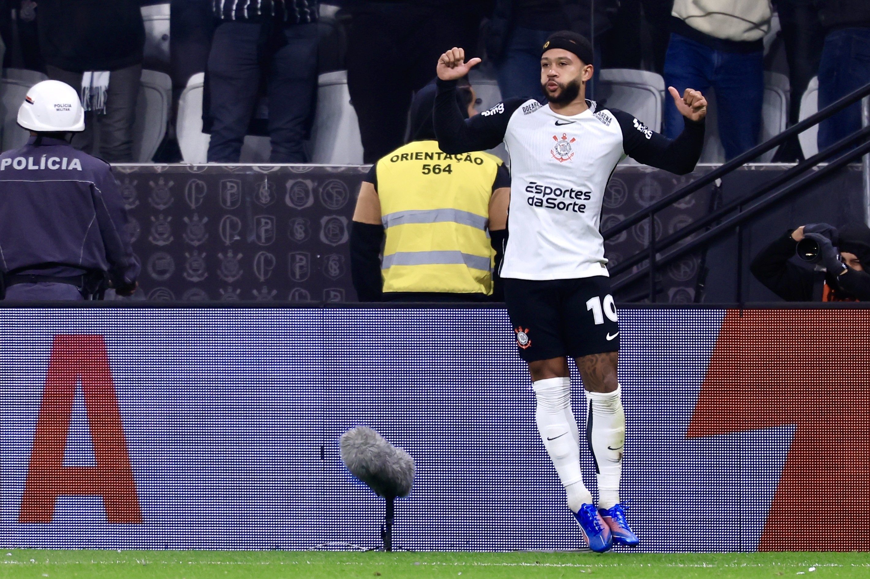 Memphis comenta atuação do Corinthians no Dérbi e analisa polêmicas no jogo.