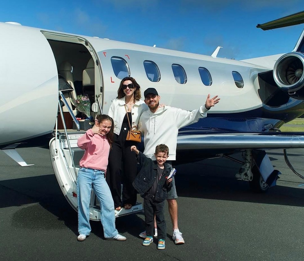 Jorginho indo viajar com a família antes de se casar — Foto: Divulgação