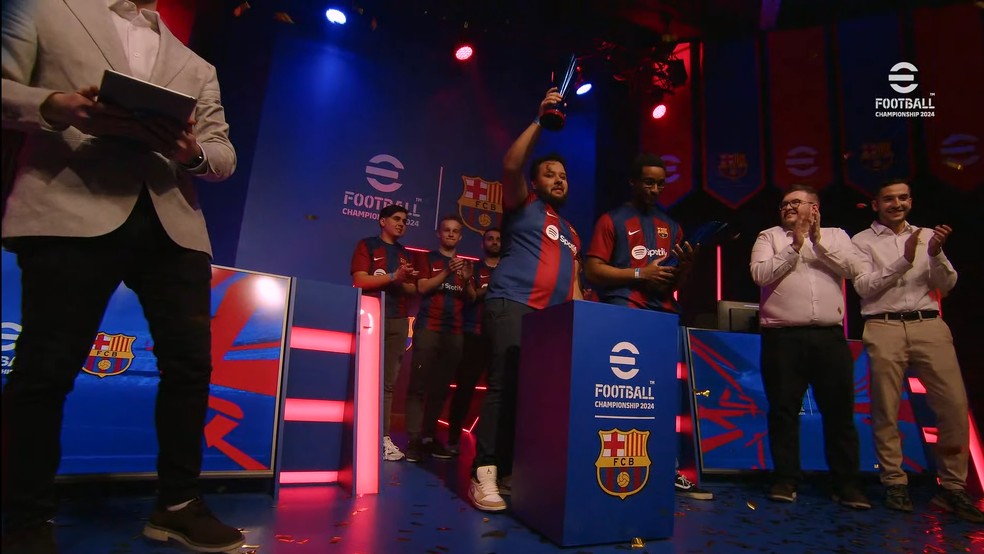 Bruninho FuteFacil vence seletiva de console do Barcelona para o mundial de eFootball, norte-americano La CasAA conquista edição mobile da seletiva — Foto: Reprodução/YouTube "eFootball"