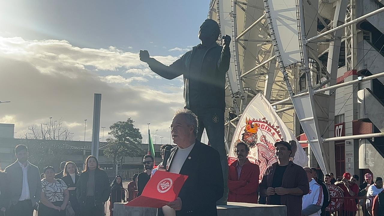 Inter inaugura estátua de Abel Braga no Beira-Rio; veja imagens