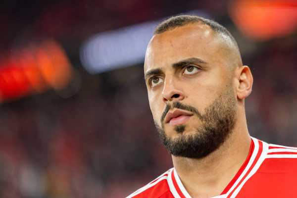 Corinthians negocia com Benfica e mantém interesse em Arthur Cabral