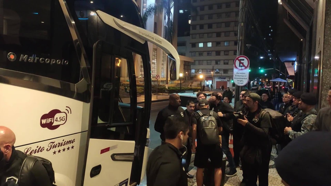 Botafogo chega a Curitiba para enfrentar o Athletico-PR na Copa do Brasil
