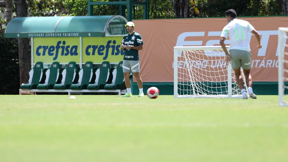 Abel Ferreira durante treino do Palmeiras na pré-temporada — Foto: Cesar Greco