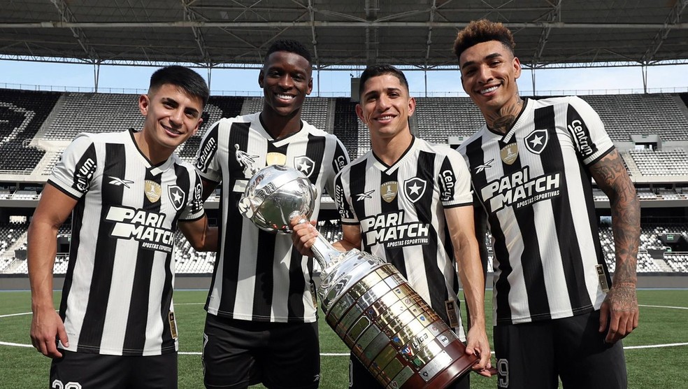 Almada, Luiz Henrique, Savarino e Igor Jesus no Botafogo — Foto: Vítor Silva/Botafogo