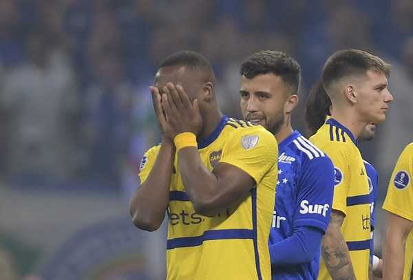 Var explica expulsão relâmpago de jogador do Boca Juniors em partida contra Cruzeiro.