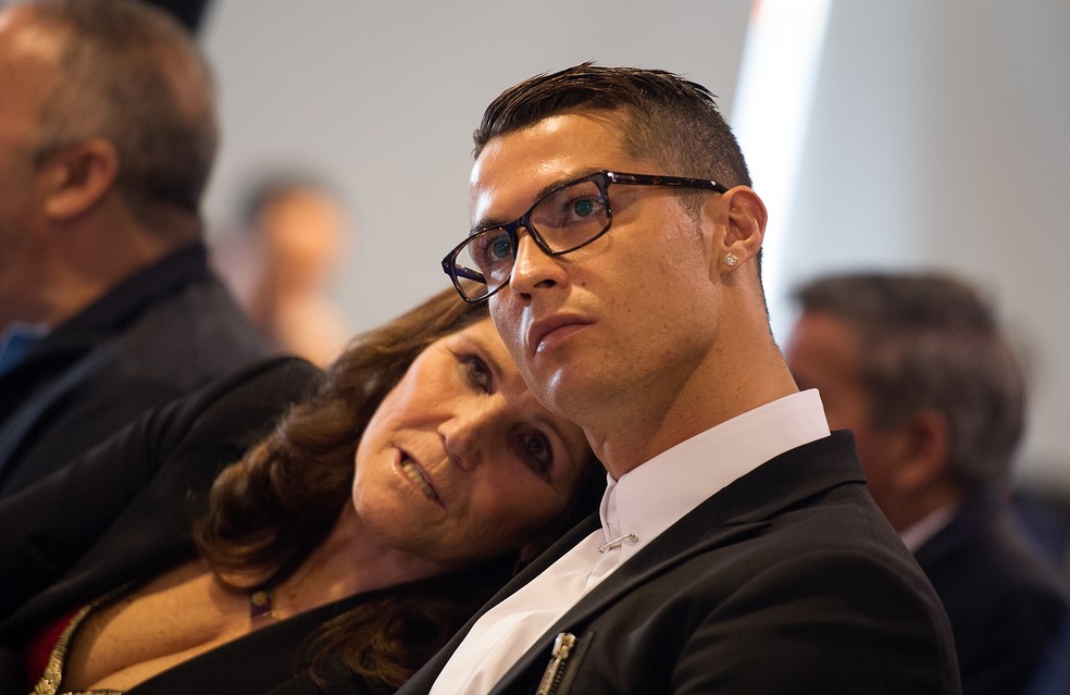 M e de CR7 exalta mentalidade do filho e admite que d bronca ap s