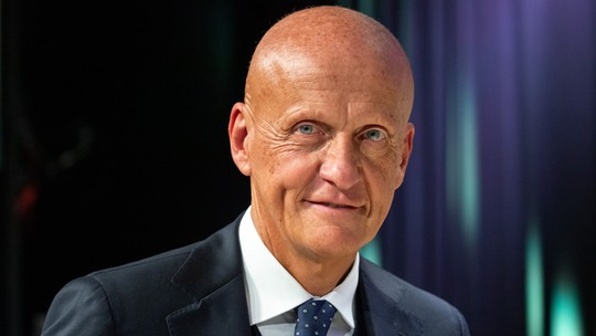 Chefe de árbitros da Fifa vê sucesso em câmera corporal: "Superou expectativa" - Além de mostrar a perspectiva dos árbitros no momento das marcações, tecnologia acrescenta ângulos novos à transmissão