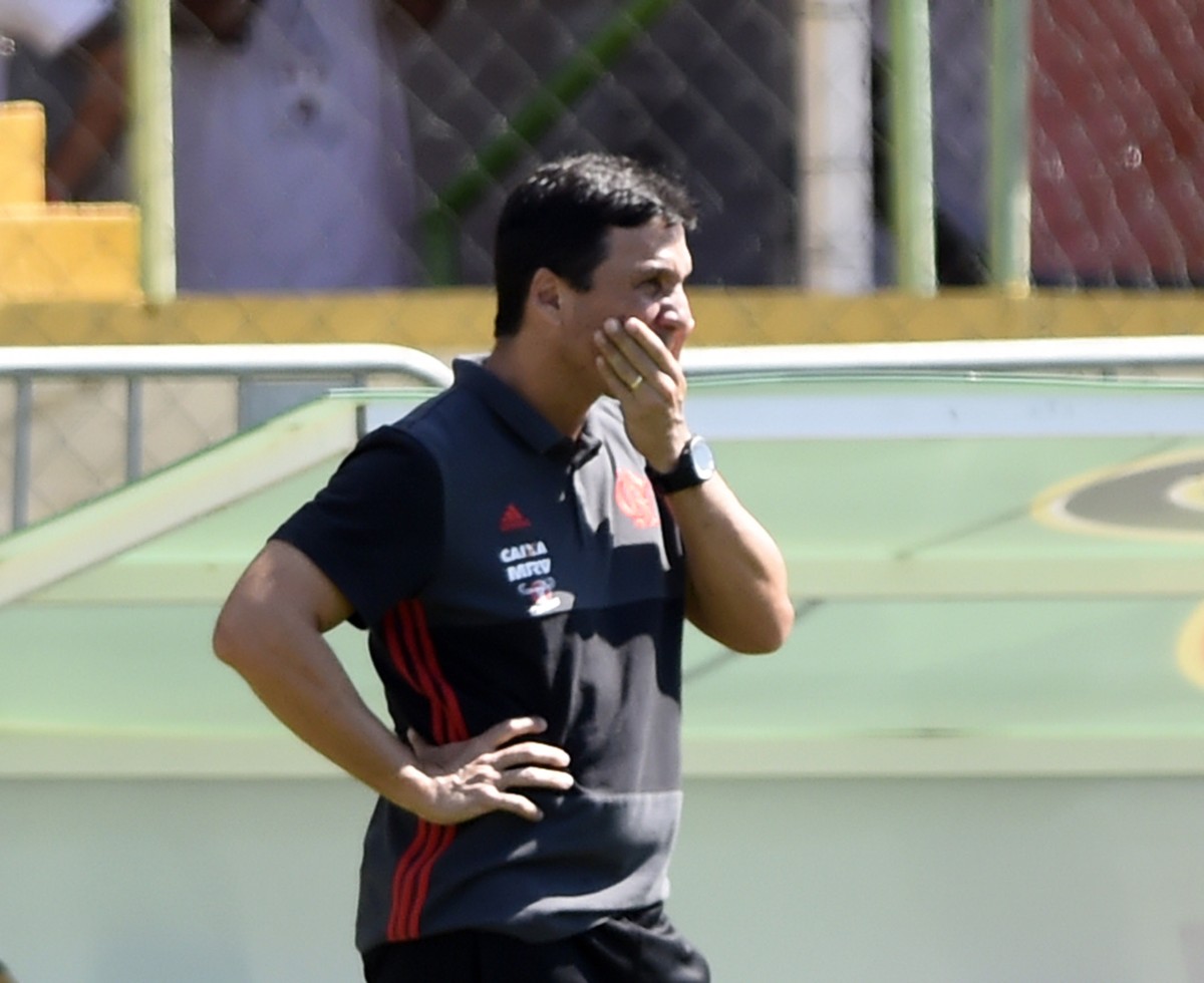 Alvo da torcida do Flamengo após derrota para o Grêmio, Isla