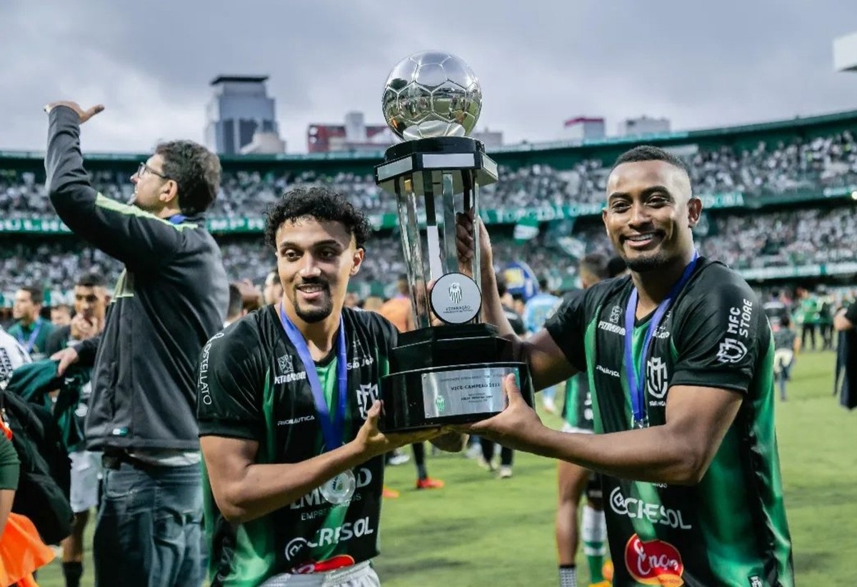 Futebol Interior on X: Manaus contrata volante com passagem de dois anos  pelo clube -   / X