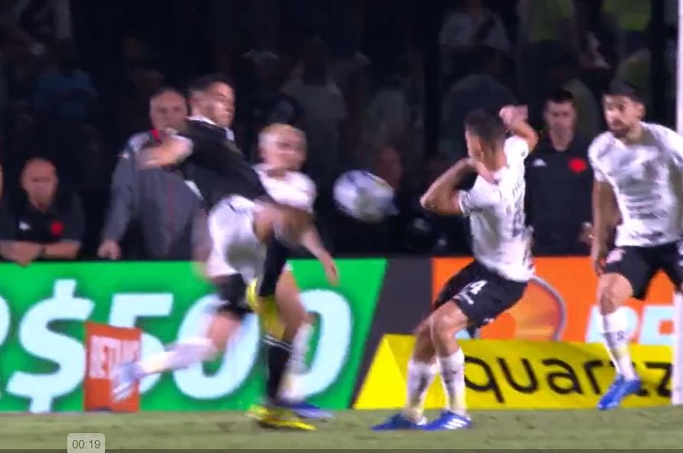 Lance entre Sebastián Ferreira e Moscardo, Vasco x Corinthians — Foto: Reprodução