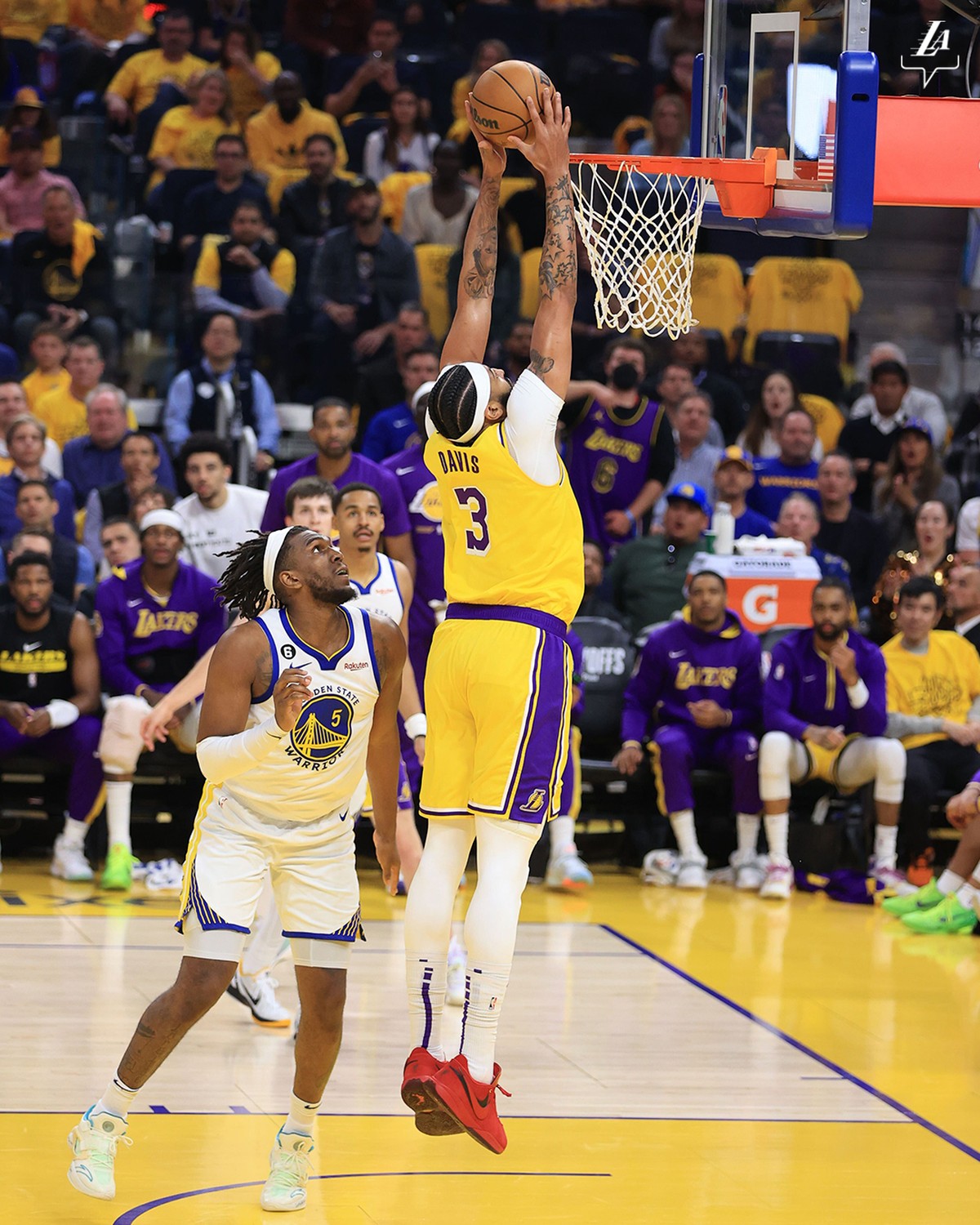 Lakers avançam para as 'meias' na NBA, Warriors forçados a sétimo