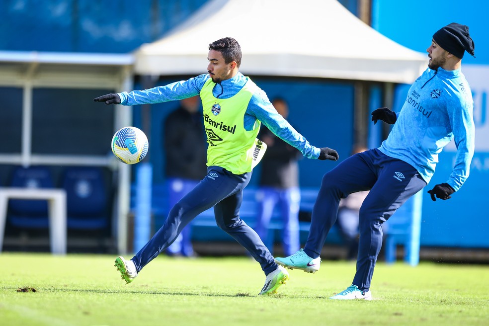 Fábio e João Pedro em treino do Grêmio — Foto: LUCAS UEBEL/GREMIO FBPA