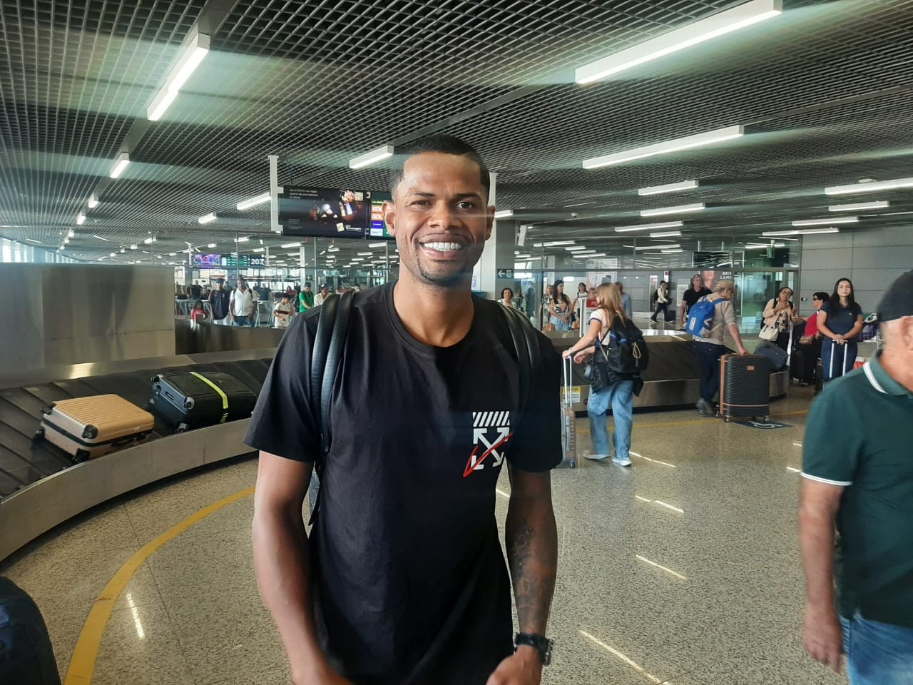 Atlético-MG anuncia a contratação de Júnior Santos