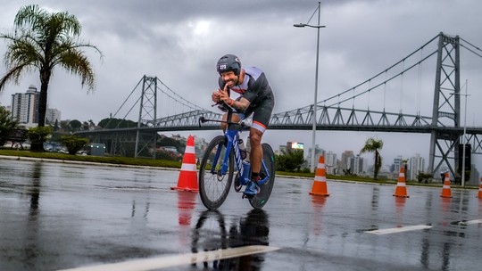 Conheça a história do triatleta que homenageia a mãe no Ironman - Foto: (Divulgação)