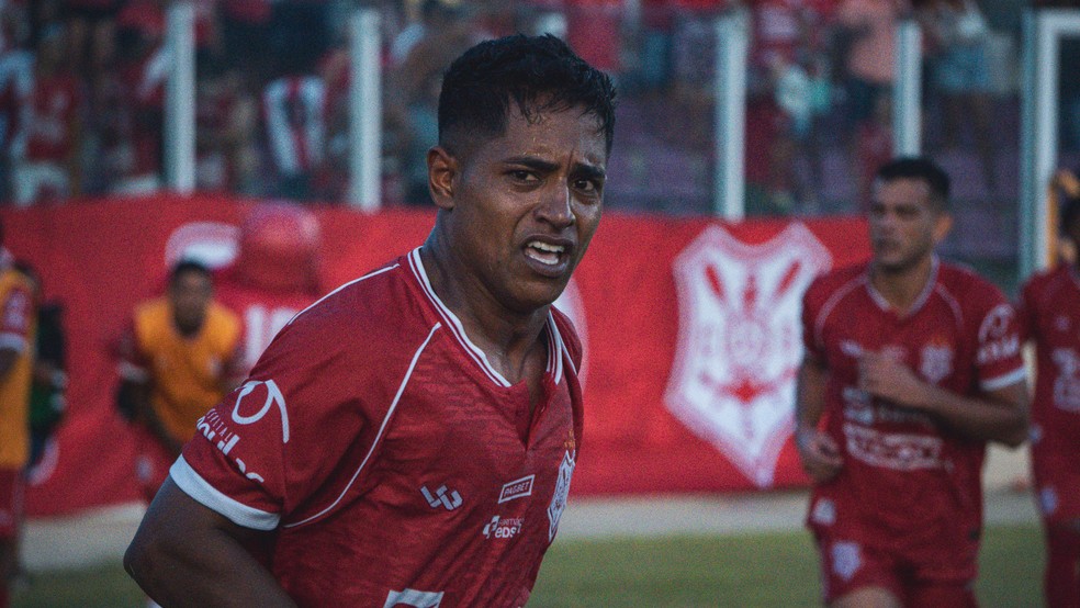 Diego Aragão, volante do Sergipe, se emociona com gols no clássico contra o Confiança — Foto: Wendell Macedo/CSS
