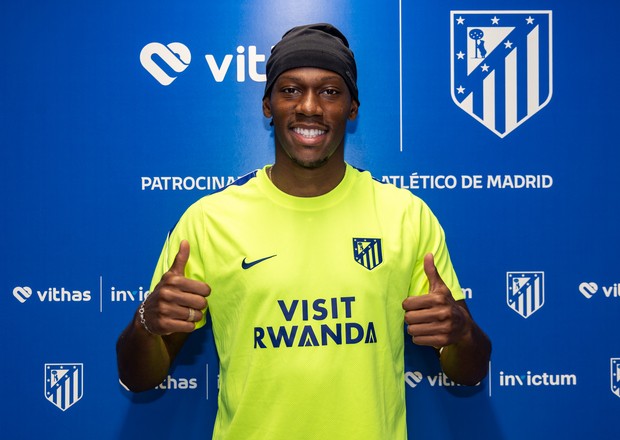 Atlético de Madrid anuncia atacante que fez hat-trick pelo Canadá na Copa do Mundo