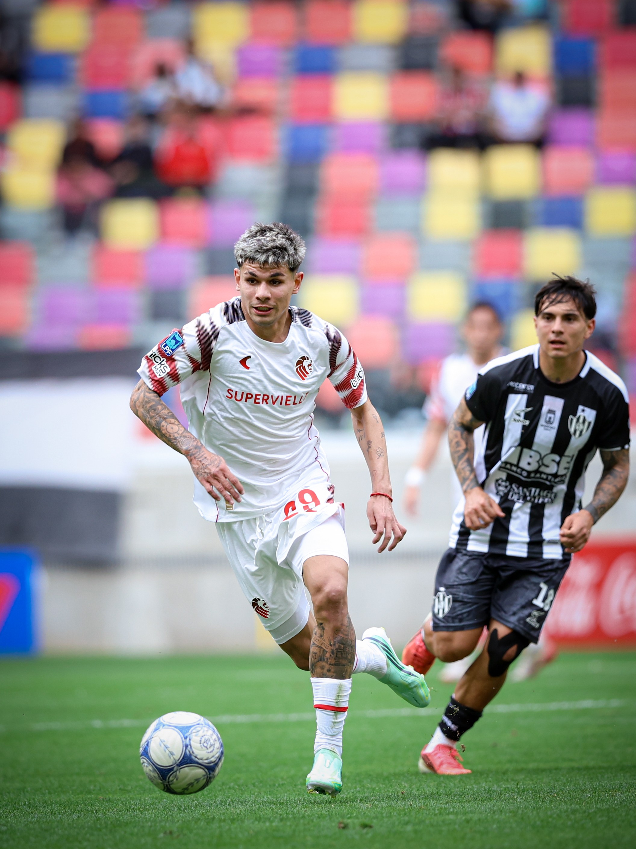 Antes de enfrentar o Flamengo, Estudiantes leva dois gols em dois minutos e empata na Argentina