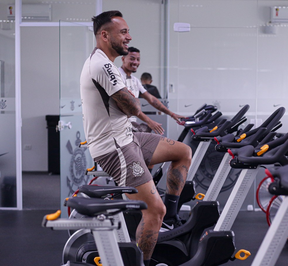 Maycon pode ficar até um mês fora de jogos do Corinthians tratando lesão