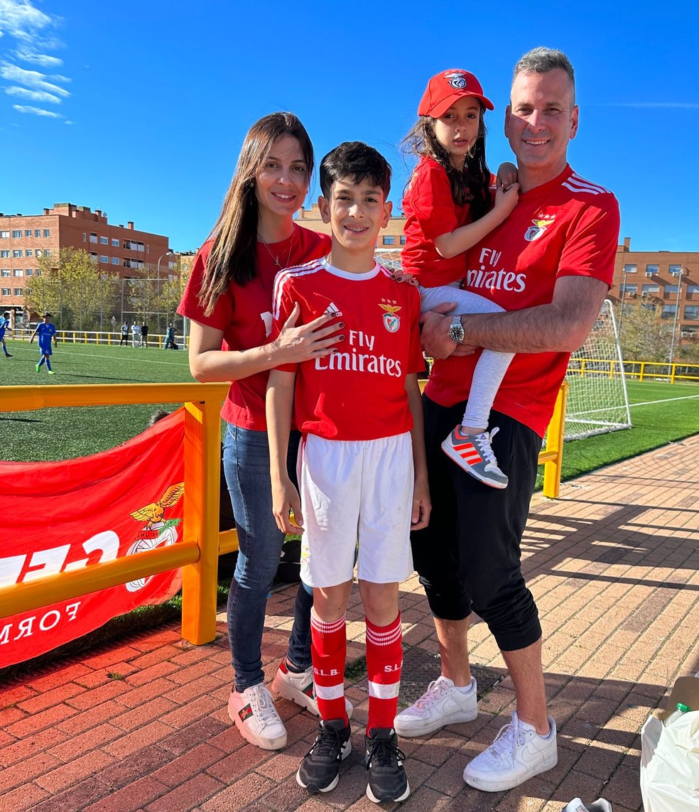 Artur Moraes acompanha um jogo de Luca ao lado de toda família — Foto: Arquivo Pessoal