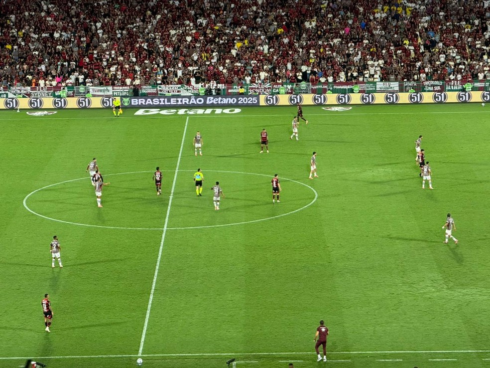 Posicionamento do Flamengo no segundo tempo contra o Fluminense  Foto: Luiza S/ge